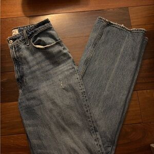 Abercrombie & Fitch
The 90s Relaxed Jean
High Rise